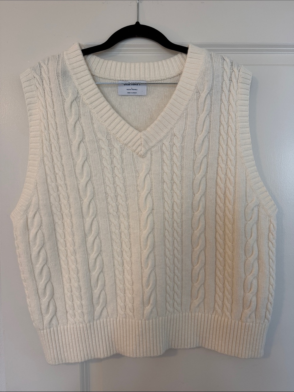 Old Navy Cream Cable Knit V-Neck Sweater Vest
